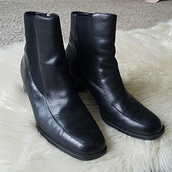 What's What Shoes - 💕HOST PICK💕 Leather ankle booties